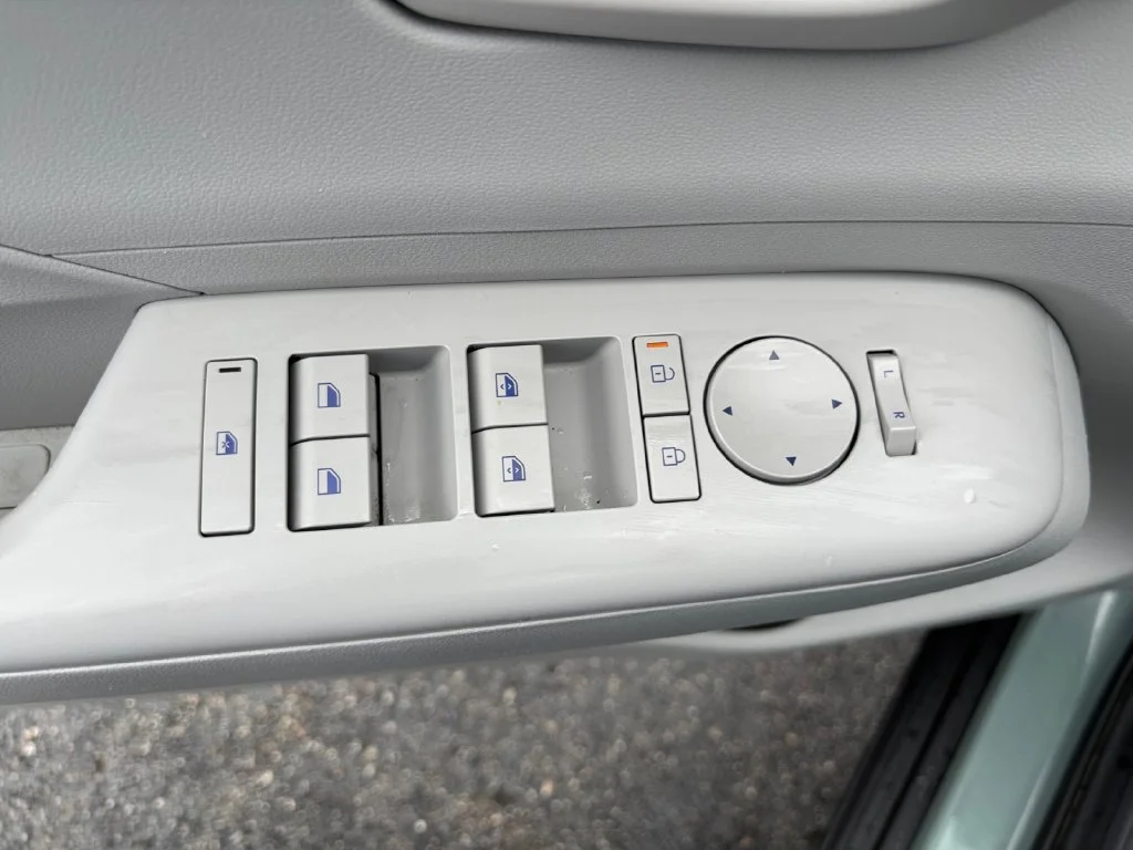 Used 2025 Green Hyundai SEL Convenience image 28
