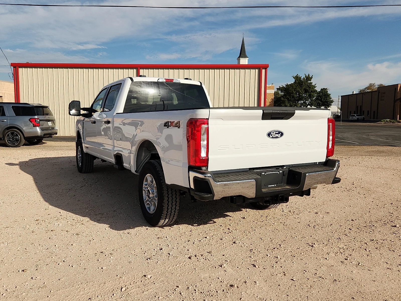 New 2027 Oxford White Ford XLT image 5