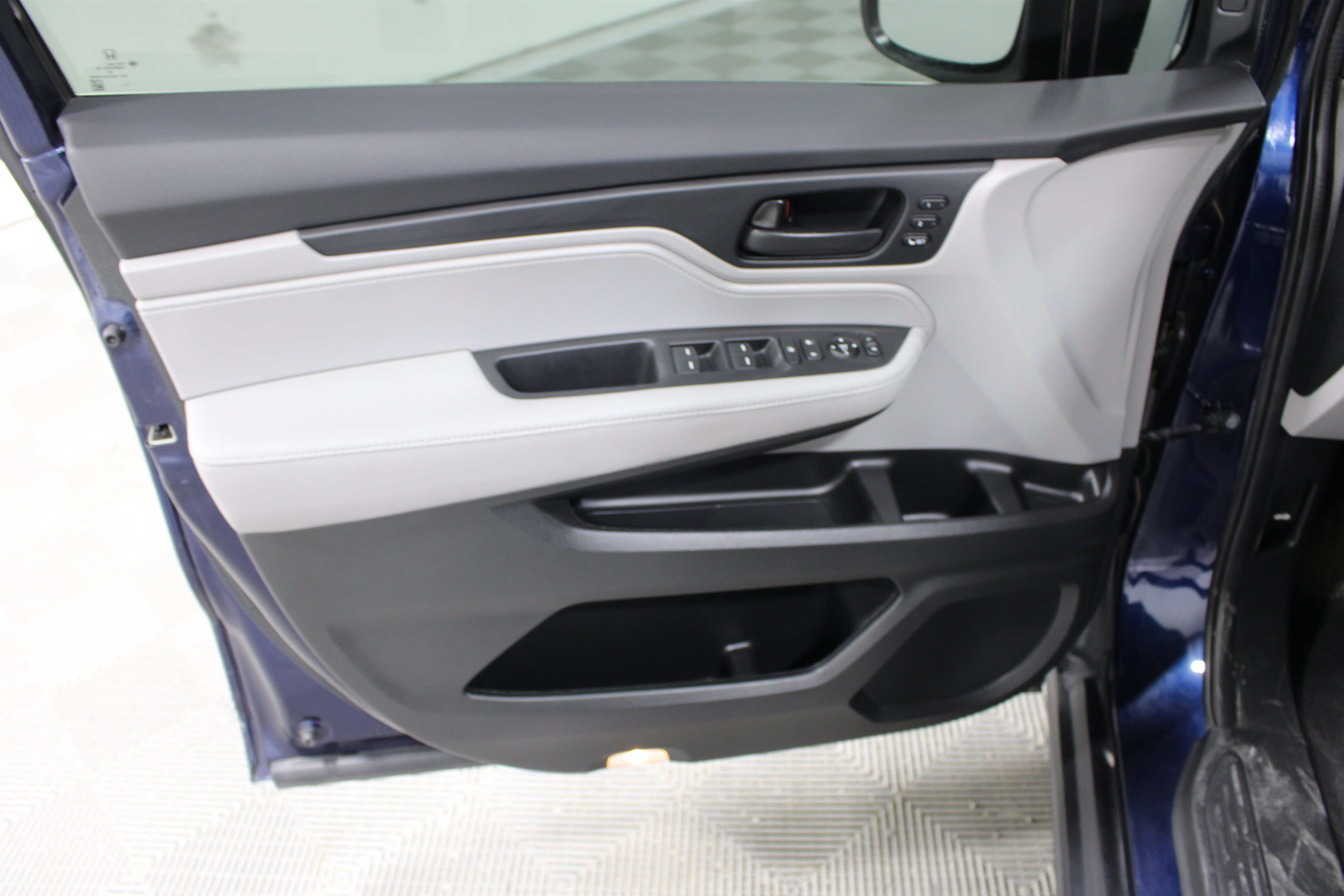 Used 2024 Blue Honda EX-L image 6