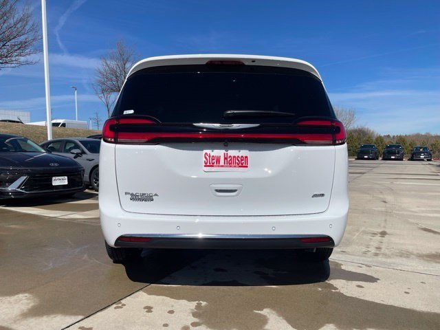 New 2026 Bright White Clearcoat Chrysler Select image 3