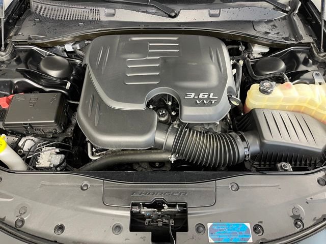 Used 2023 Black Dodge SXT image 46