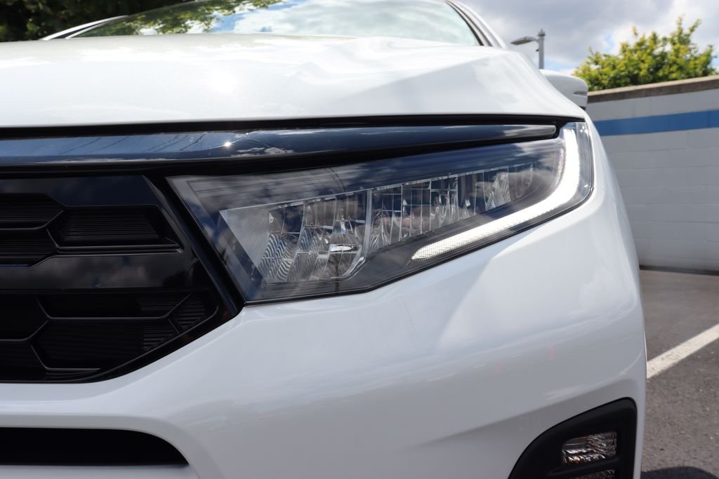New 2027 Platinum White Pearl Honda Touring image 9