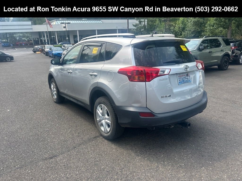 Used 2014 Classic Silver Metallic Toyota LE image 6