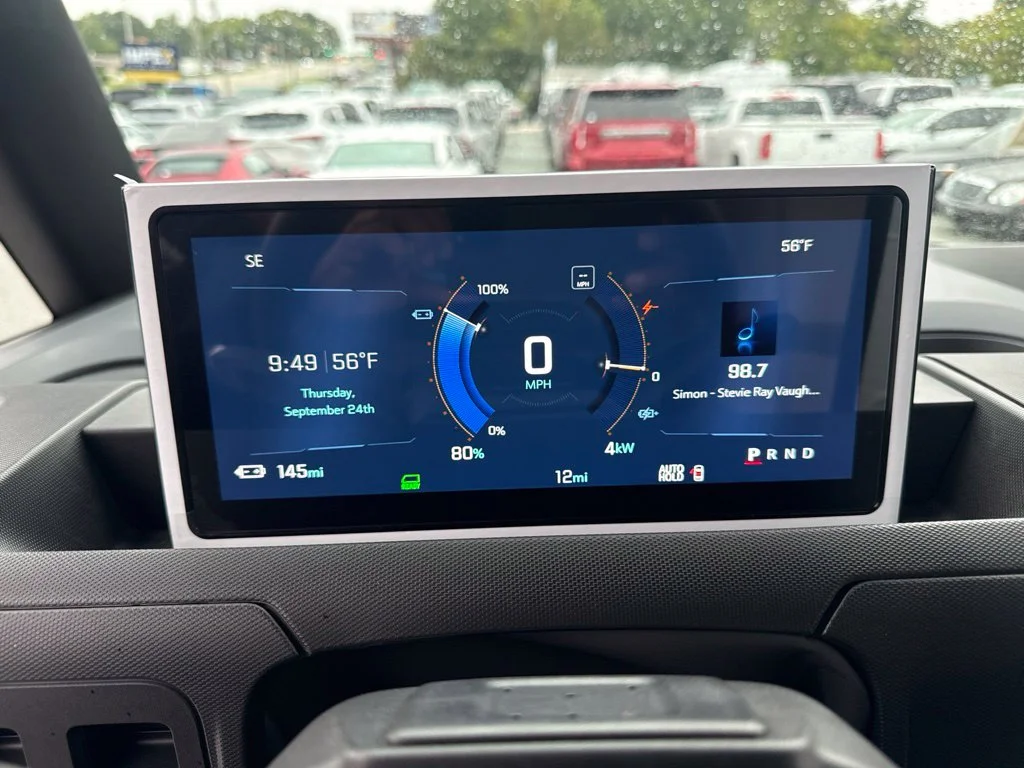 Used 2025 White Chevrolet 600 image 17