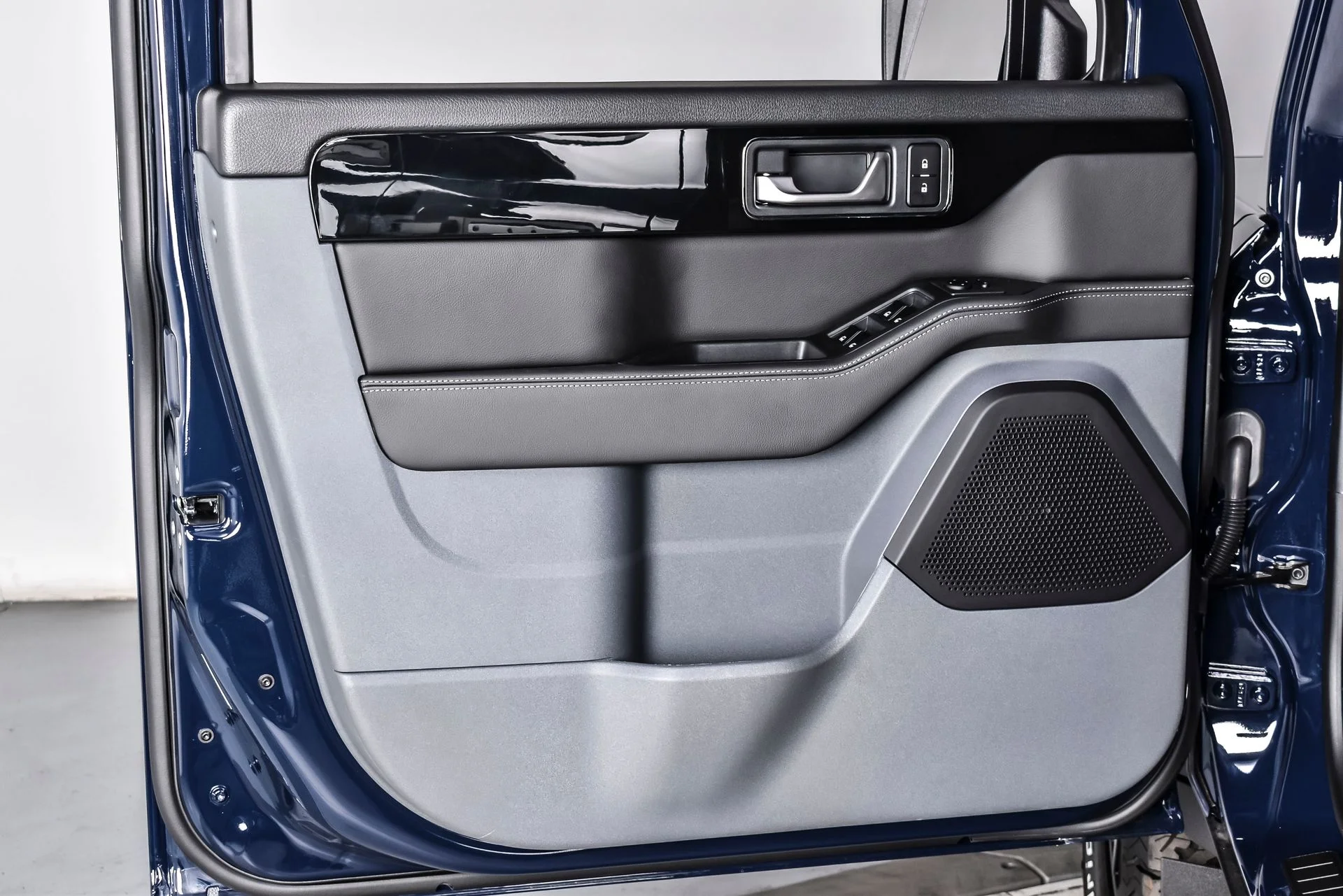 New 2026 Britannia Blue INEOS Fieldmaster Edition image 13