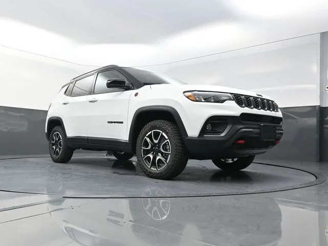 New 2026 Bright White Clear-Coat Exterior Paint Jeep Trailhawk image 19