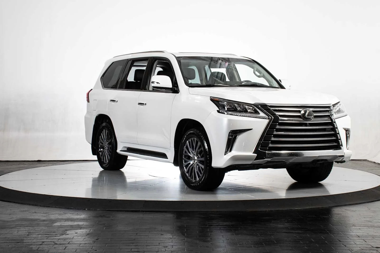 Used 2019 Eminent White Pearl Lexus  image 9