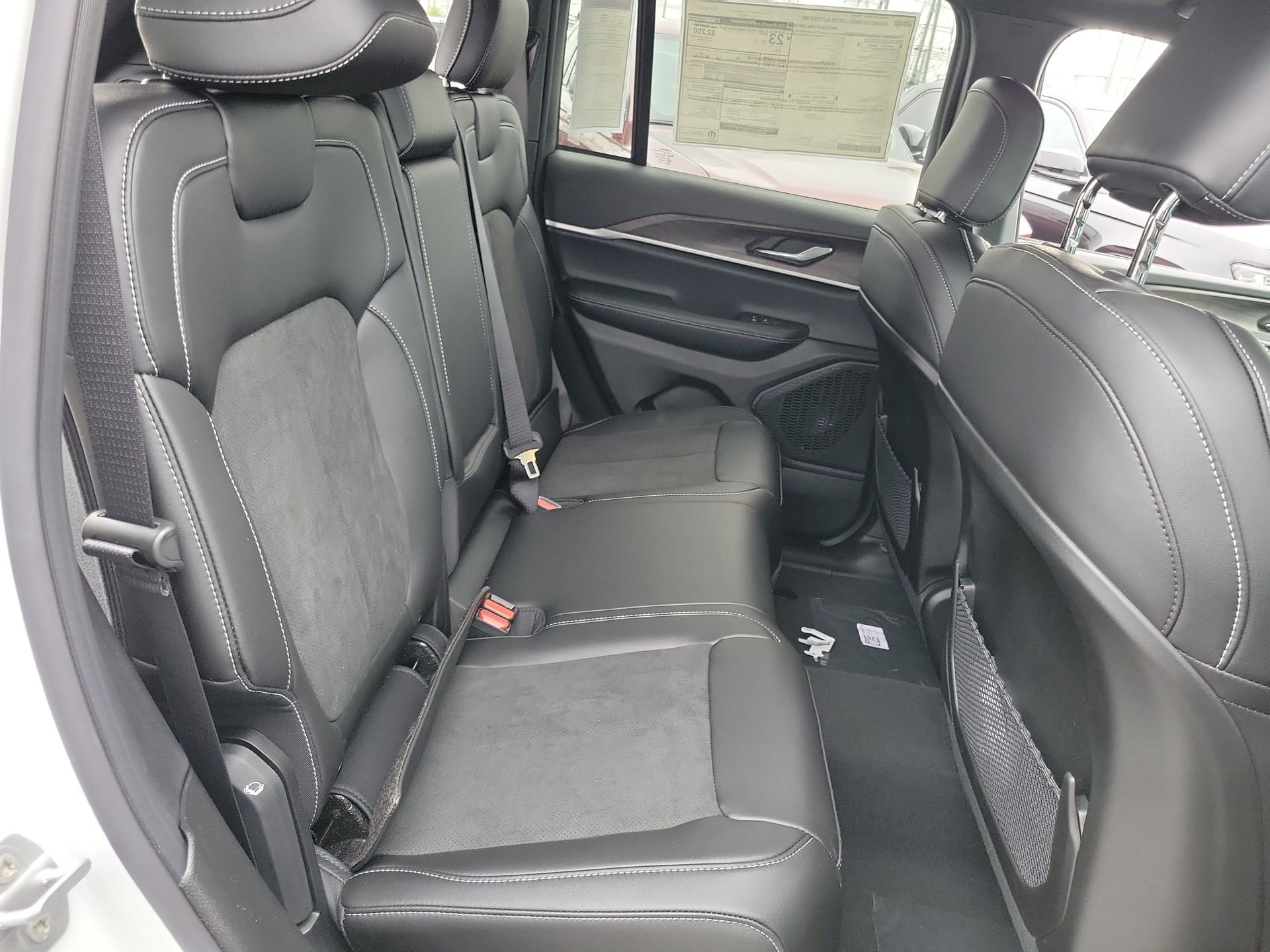 New 2026 Bright White Clear-Coat Exterior Paint Jeep Altitude image 16