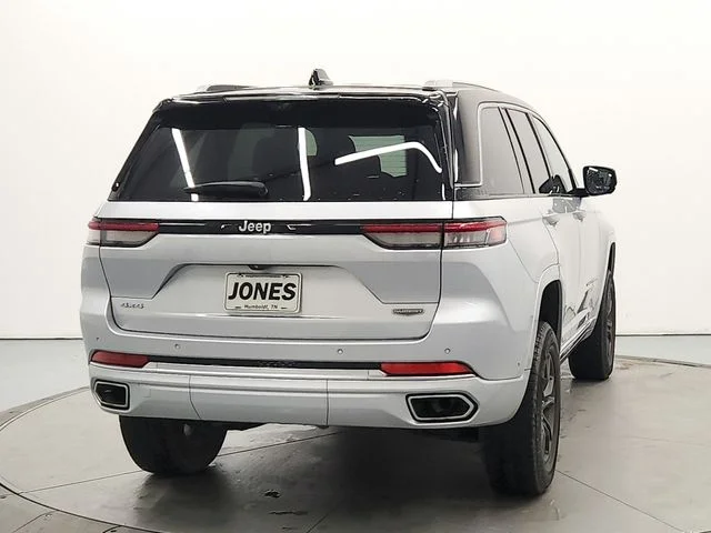 Used 2023 Silver Jeep Summit image 6