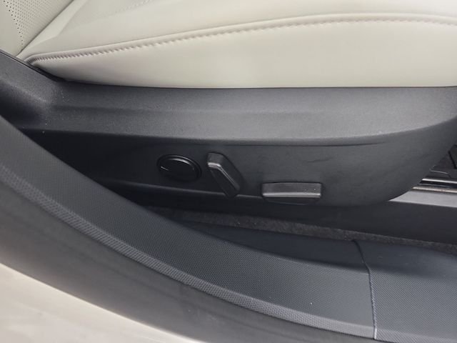 Used 2025 White Metallic Ford Premium image 28