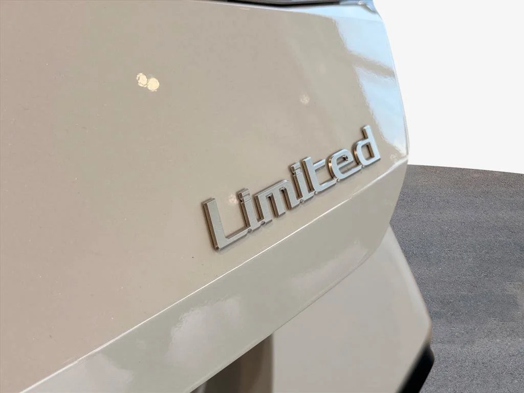 Used 2026 White Hyundai Limited image 4