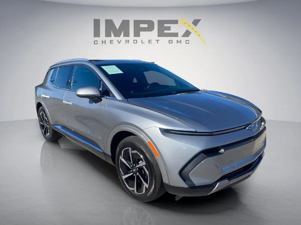 Used 2024 Sterling Gray Metallic Chevrolet 2LT image 7