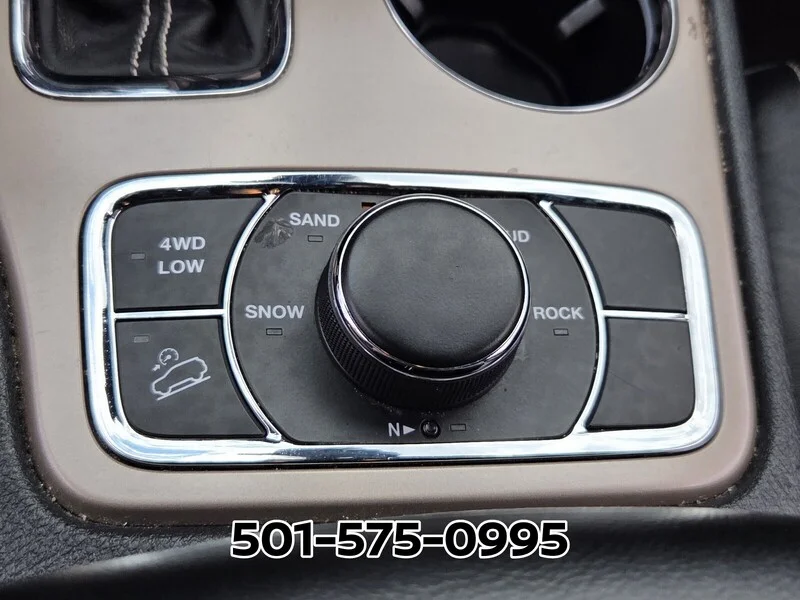 Used 2017 Diamond Black JEEP LIMITED 4X4 image 23
