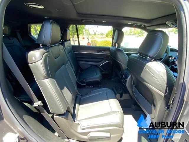New 2026 Baltic Gray Metallic Clear-Coat Exterior Paint Jeep Limited image 16