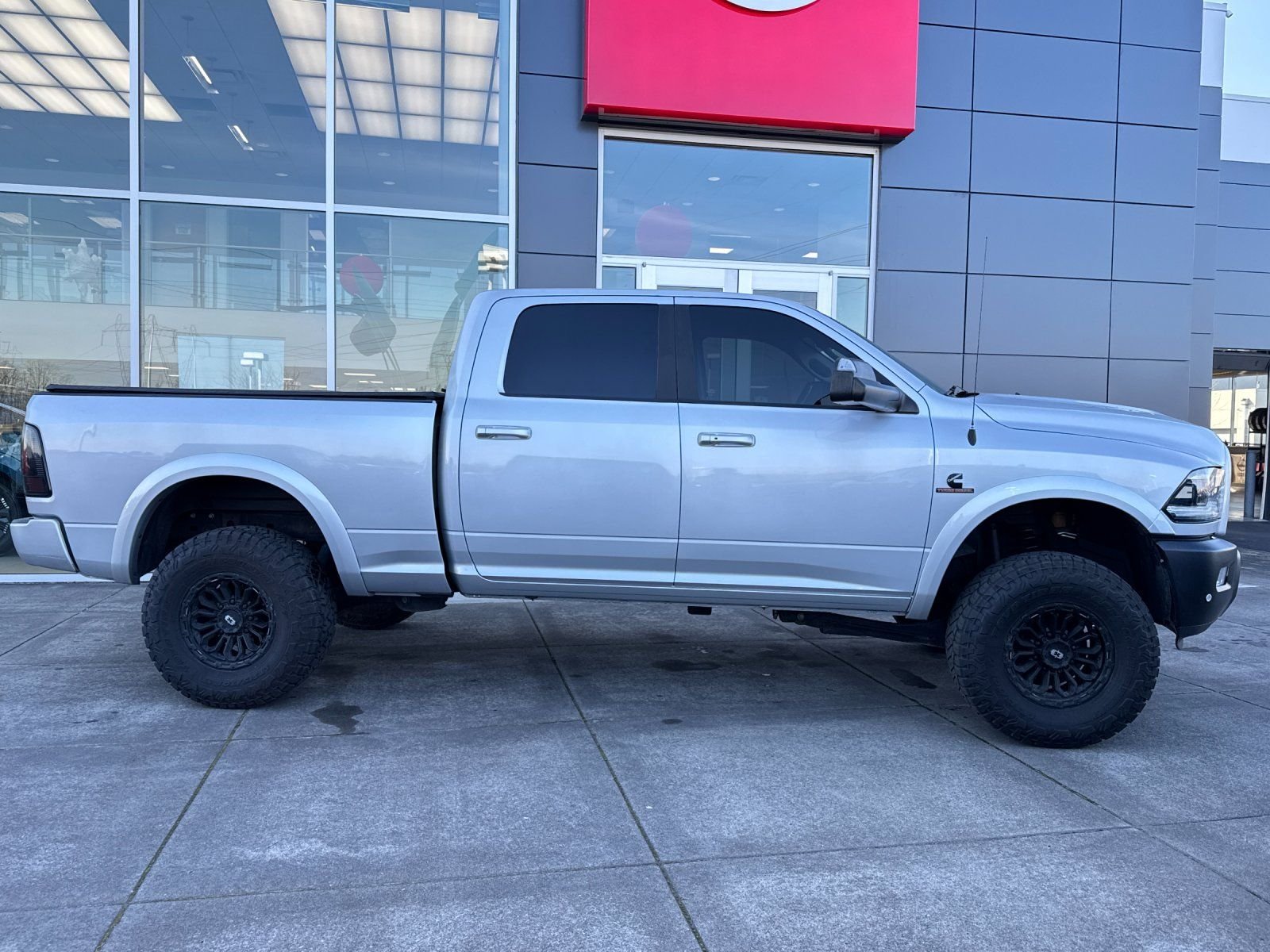 Used 2018 Bright Silver Clearcoat Metallic Ram Laramie image 2