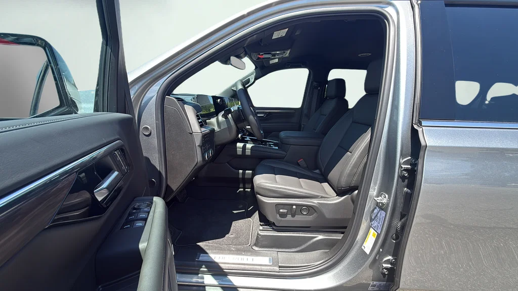 2026 Chevrolet Suburban LT - Photo 21