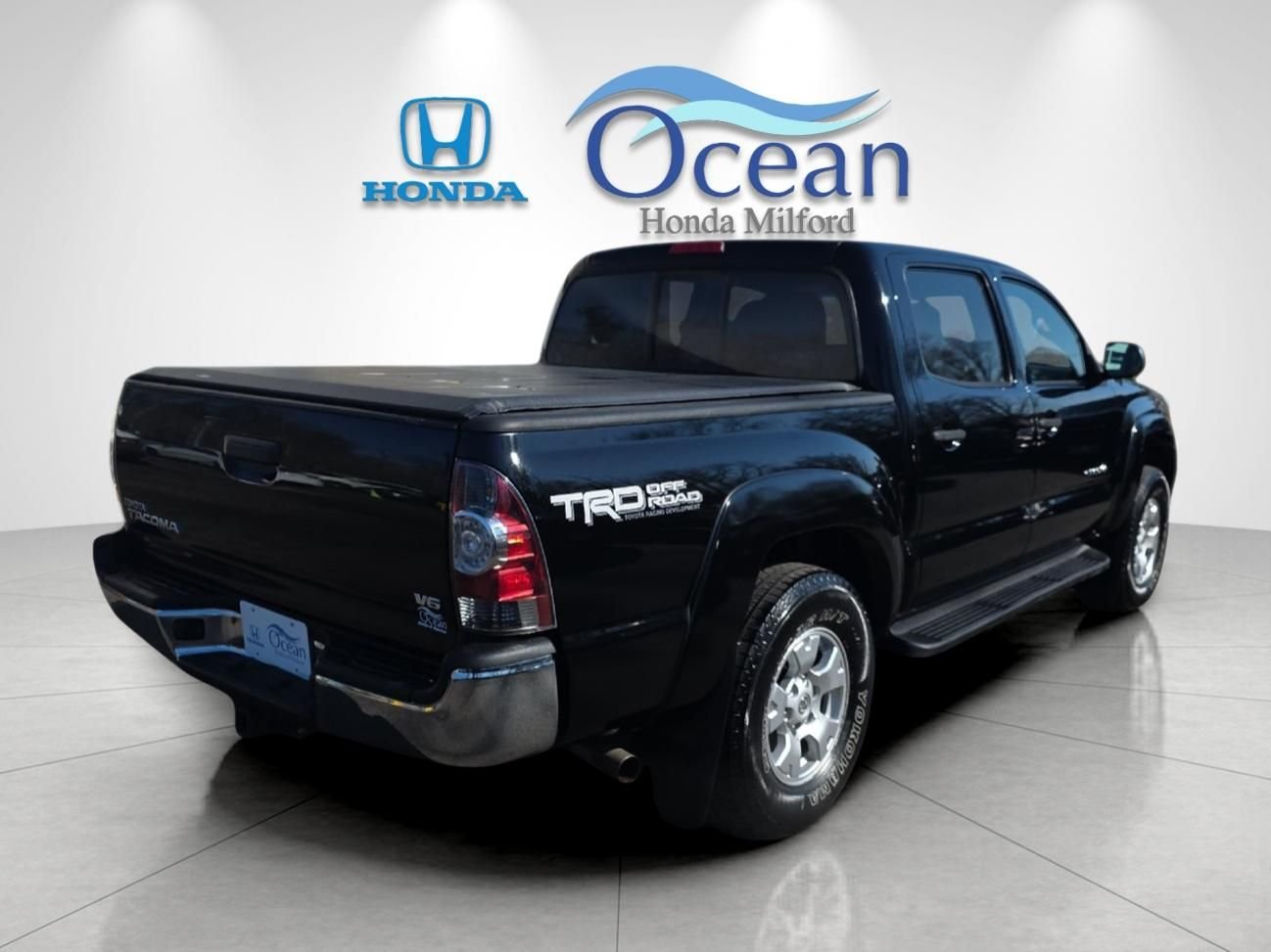Used 2013 Black Toyota Base image 3