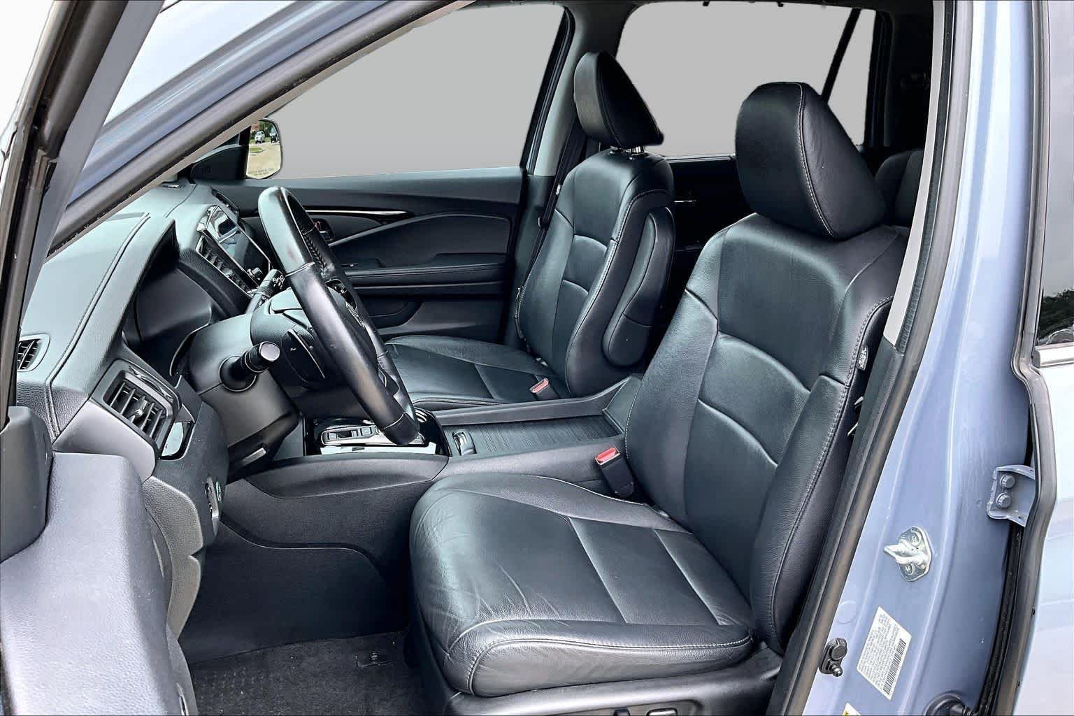 Used 2022 Sonic Gray Pearl Honda Touring 7-Passenger image 8