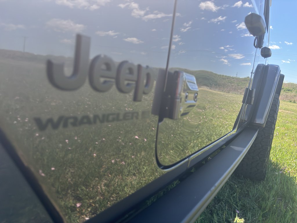 New 2026 Granite Crystal Metallic Clear-Coat Exterior Paint Jeep Rubicon X image 11