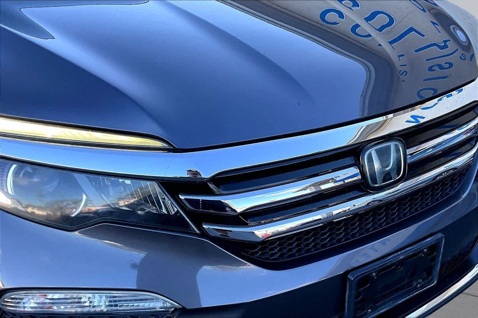 Used 2018 Crystal Black Pearl Honda Touring image 30