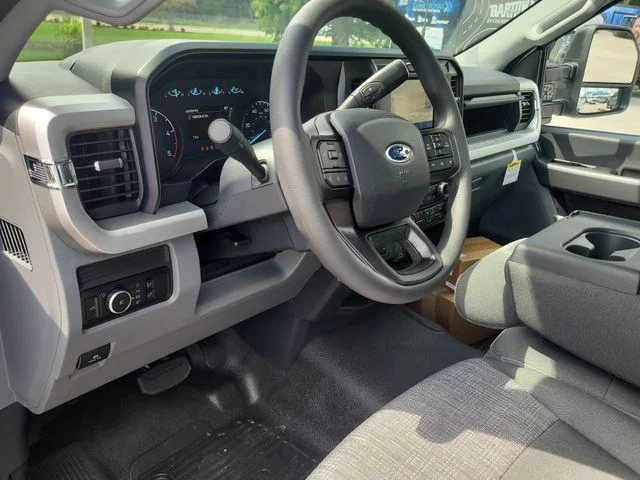 New 2026 Oxford White Ford XLT image 15