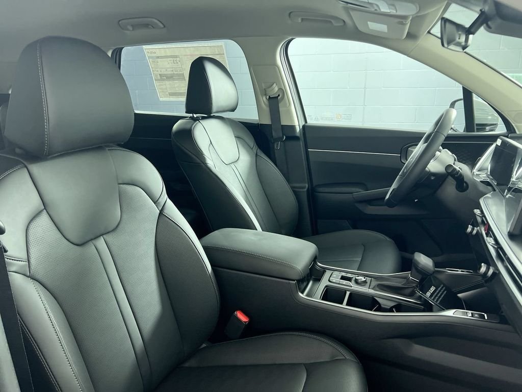 New 2026 Wolf Gray Kia EX image 28