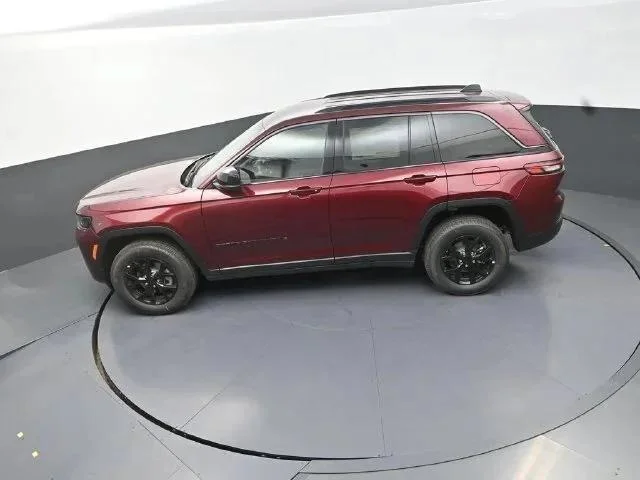 New 2026 Velvet Red Pearl-Coat Exterior Paint Jeep Laredo image 13