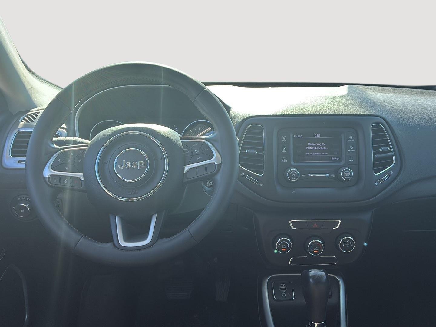 Used 2018 White Clearcoat Jeep Latitude image 5