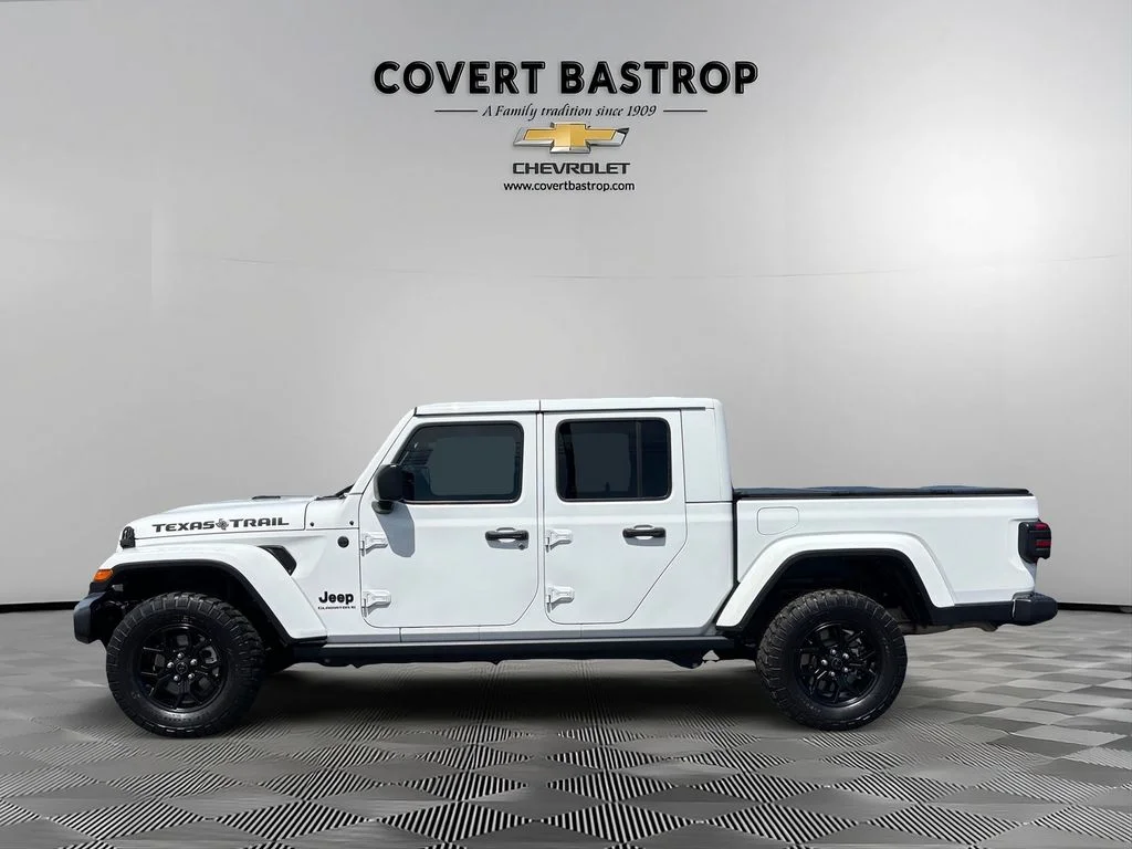Used 2024 White Jeep Texas Trail image 4