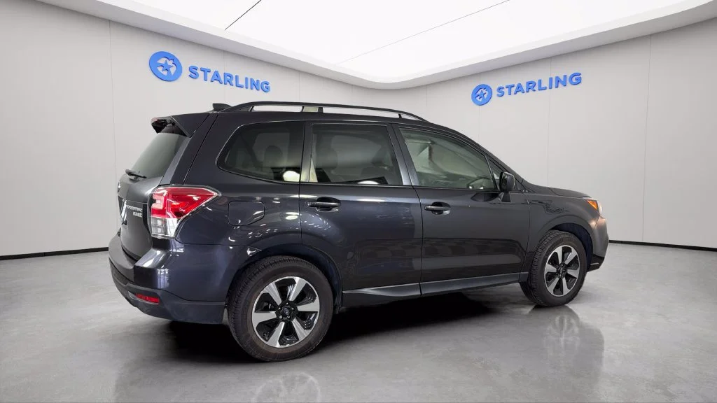 Used 2017 Gray Subaru 2.5i Premium image 10
