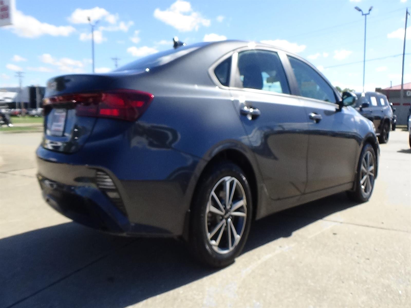 Used 2024 Gravity Gray (kdg) Kia LXS image 7