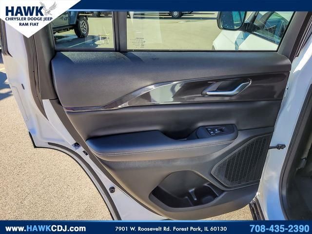 Used 2023 White Jeep Laredo image 22