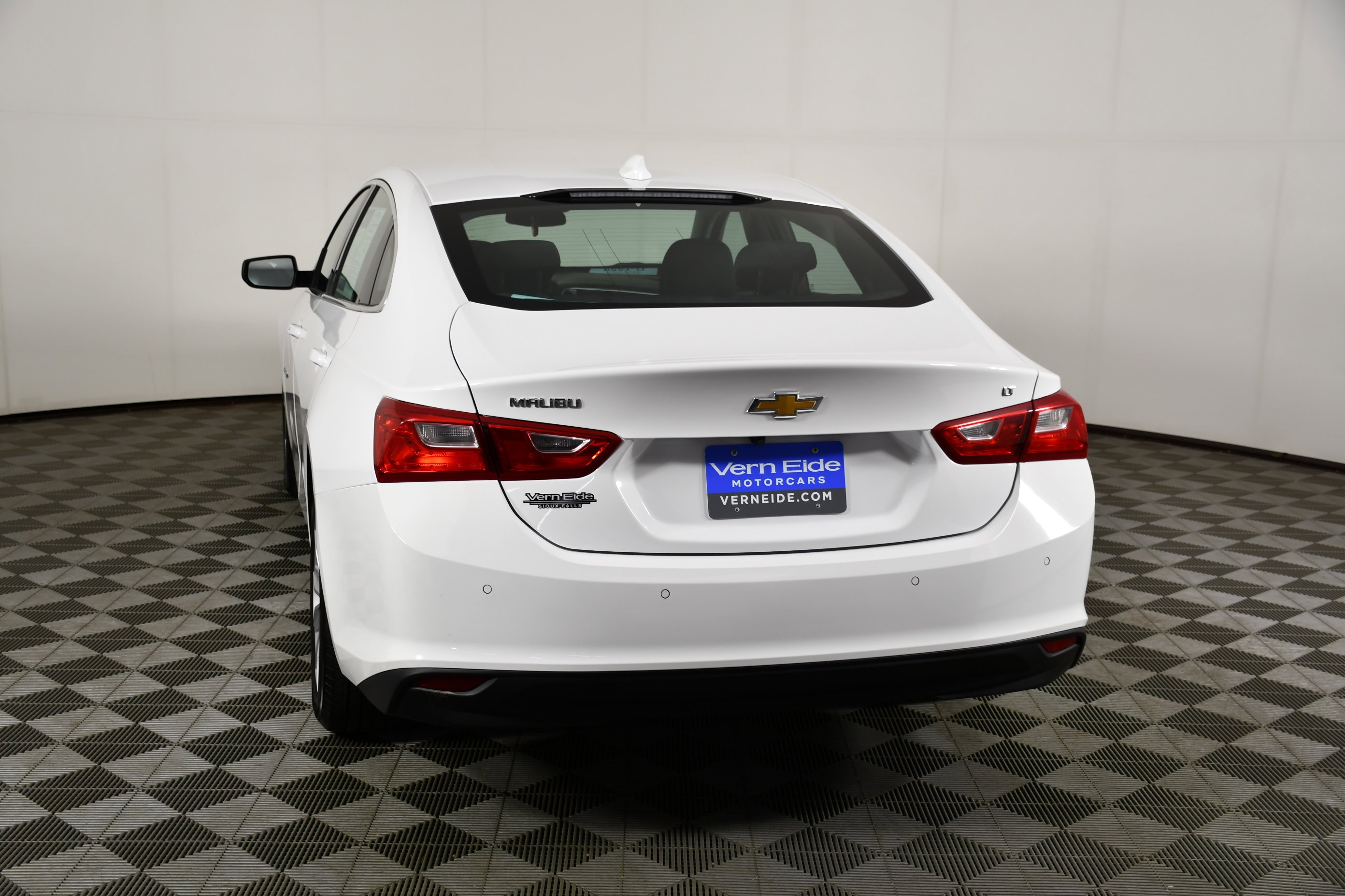 Used 2024 Summit White Chevrolet LT image 7