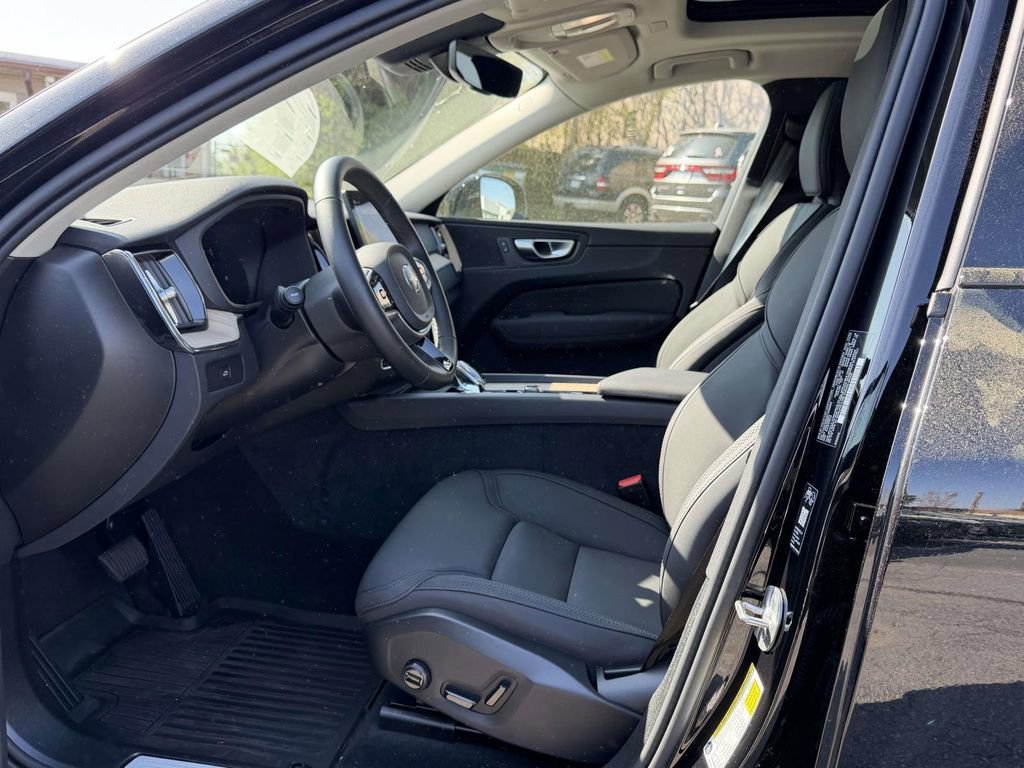 2026 Volvo XC60 Plus - Photo 15