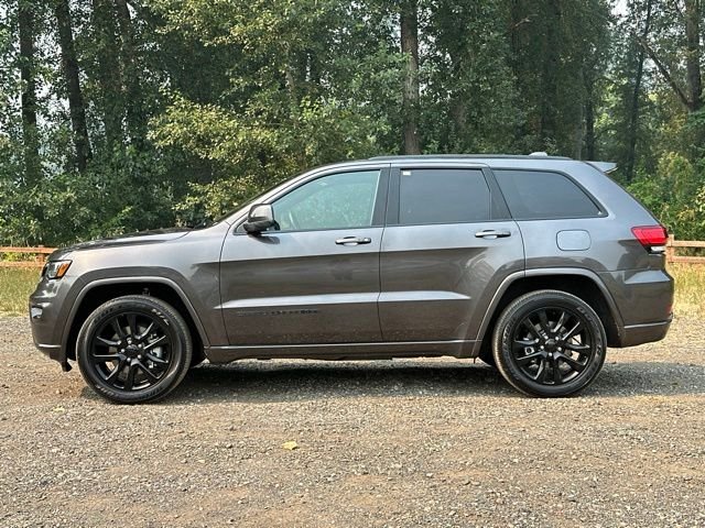 Used 2021 Granite Crystal Metallic Clearcoat Jeep Laredo X image 5