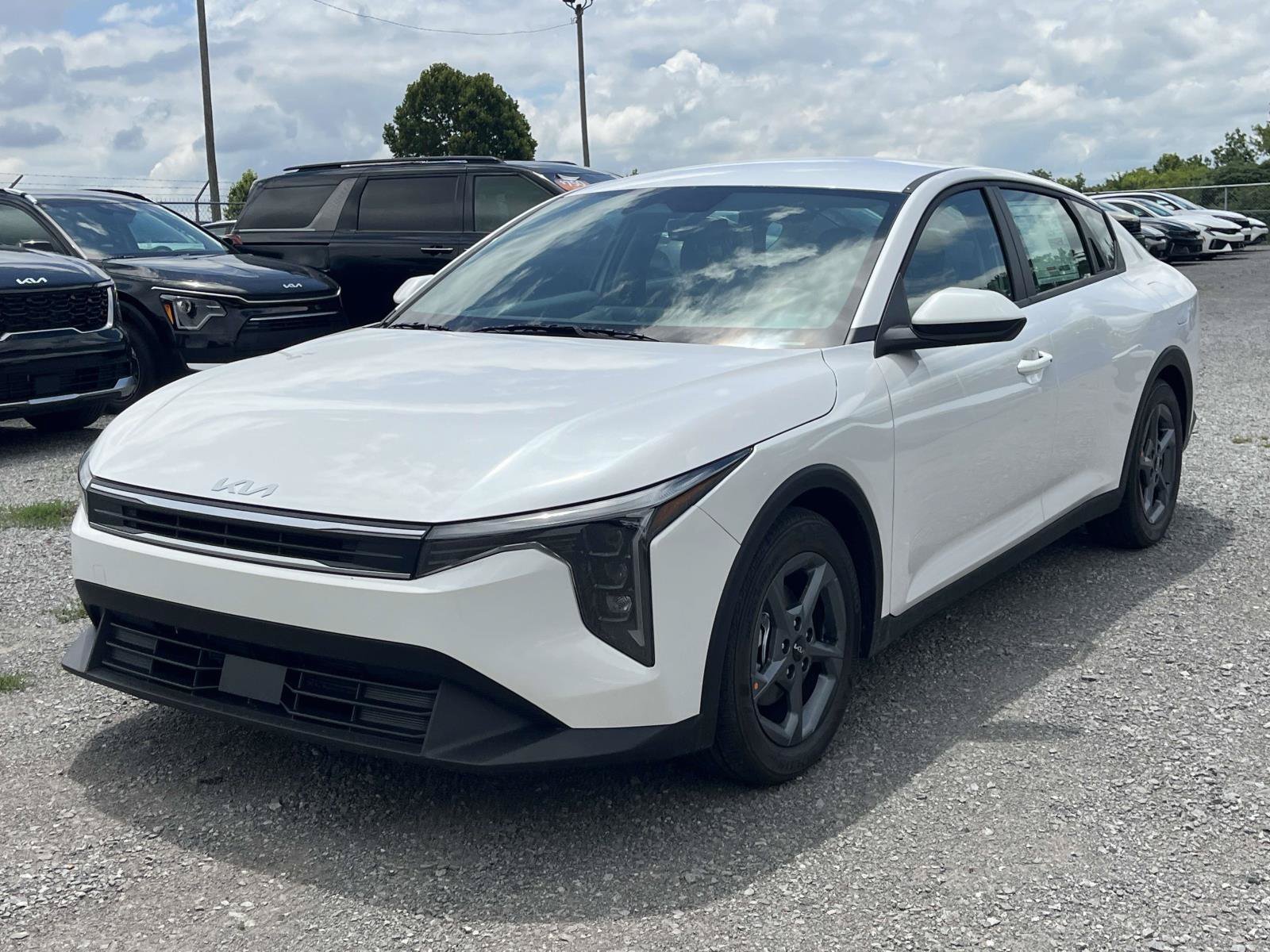 New 2026 Snow White Pearl Kia LXS image 3
