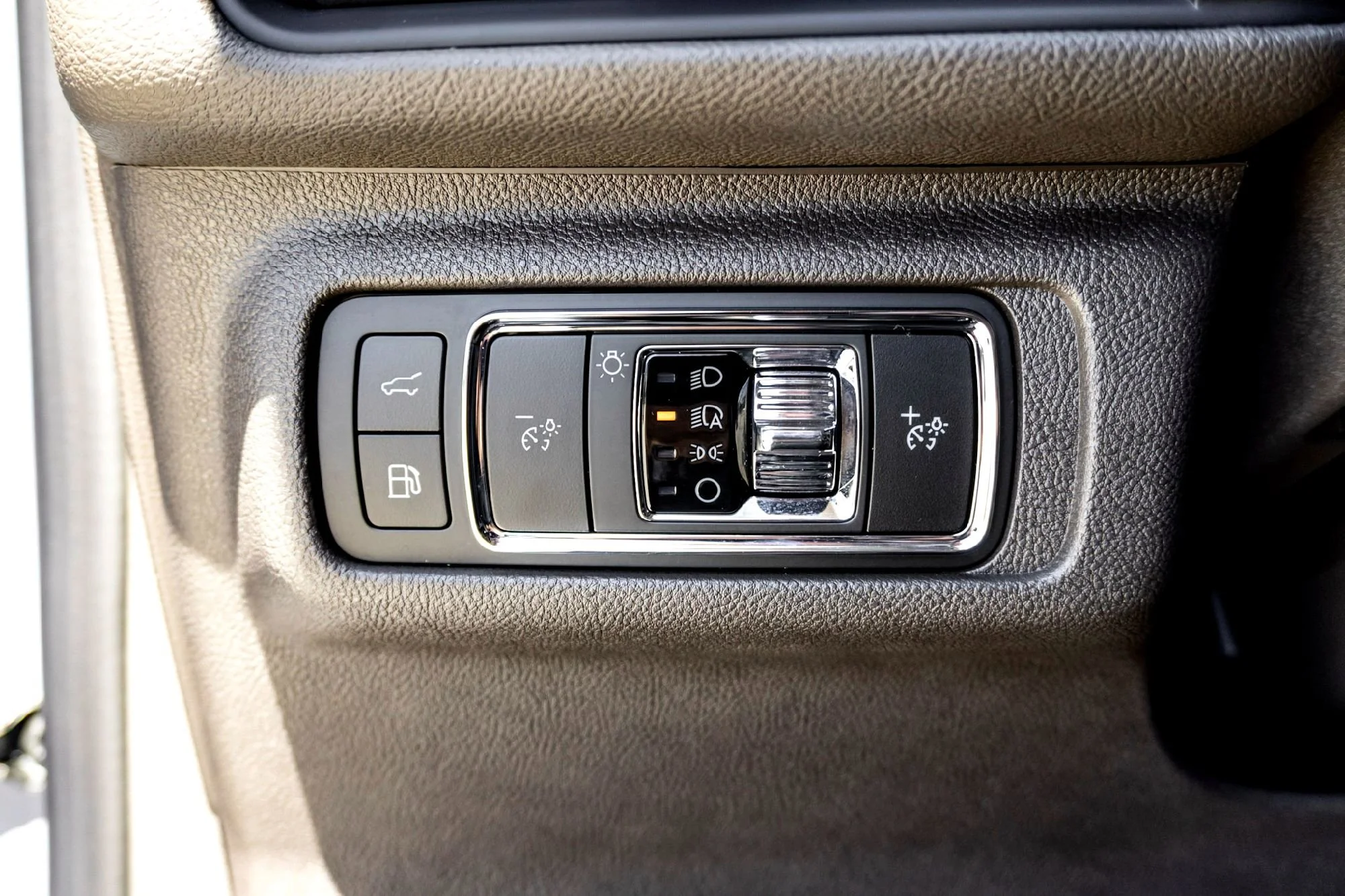 Used 2024 Whisper Blue Metallic Clearcoat Lincoln Grand Touring image 16