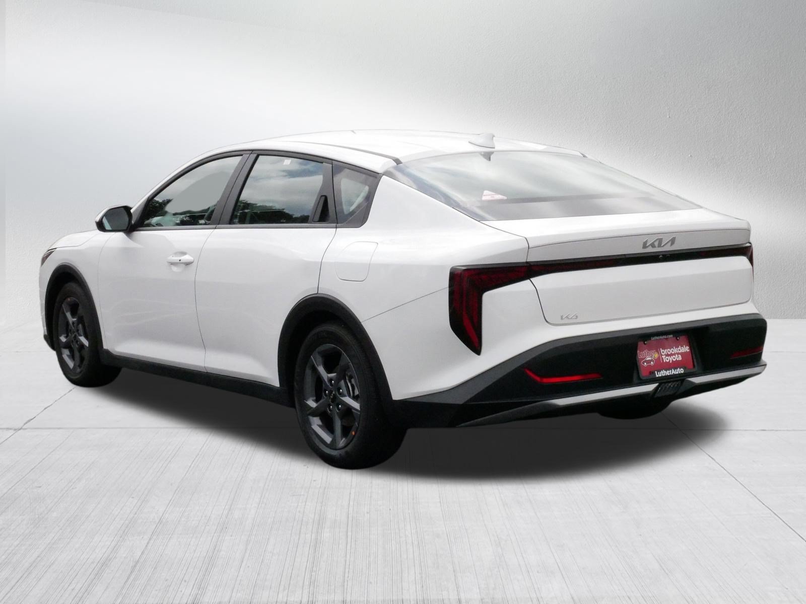 Used 2025 Snow White Pearl Kia LXS image 5