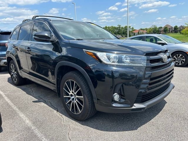 Used 2018 Midnight Black Metallic Toyota SE image 2