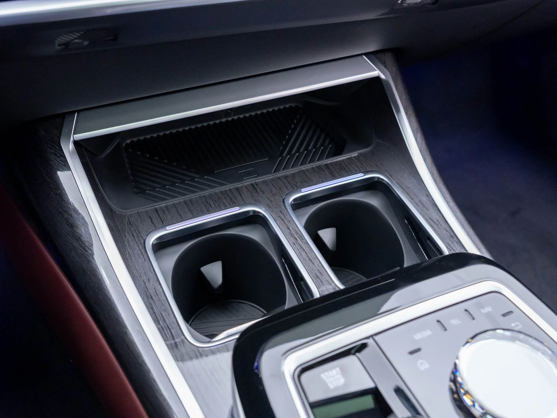 New 2026 White BMW 760i xDrive image 30