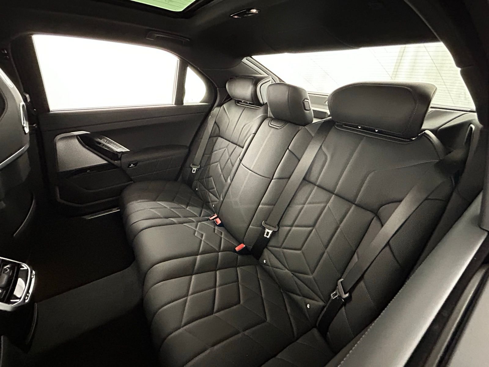 New 2026 Black Sapphire Metallic BMW xDrive60 image 55