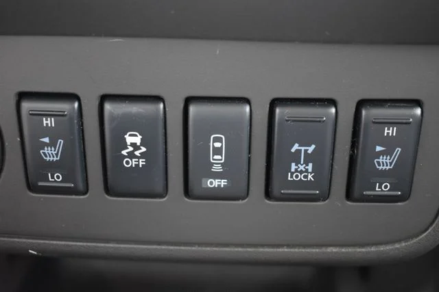 Used 2019 Blue Nissan PRO-4X image 29