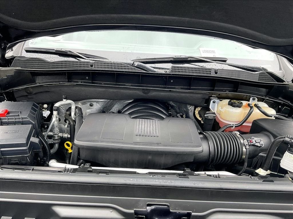 Used 2025 Silver GMC SLT image 33