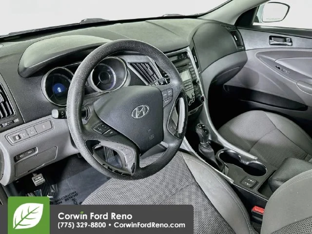 Used 2013 Radiant Silver Metallic Hyundai GLS image 11