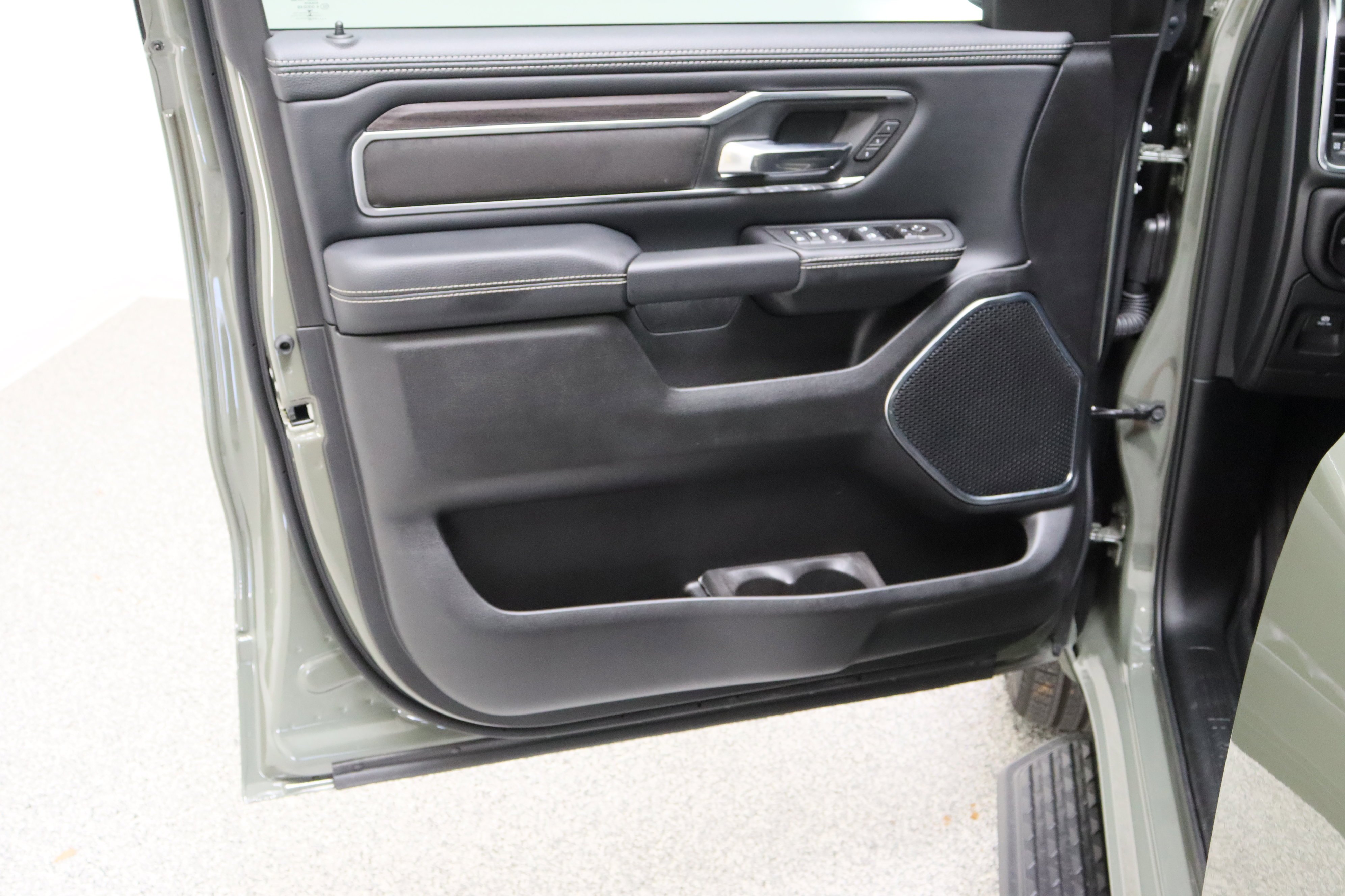 Used 2026 Canyon Lake Ram Laramie 3.0T image 12