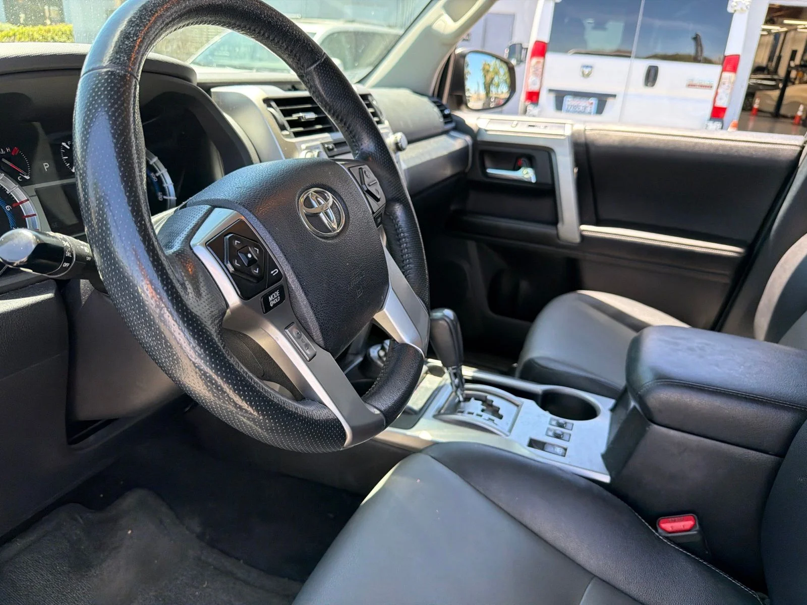 Used 2015 Magnetic Gray Metallic Toyota SR5 Premium image 9