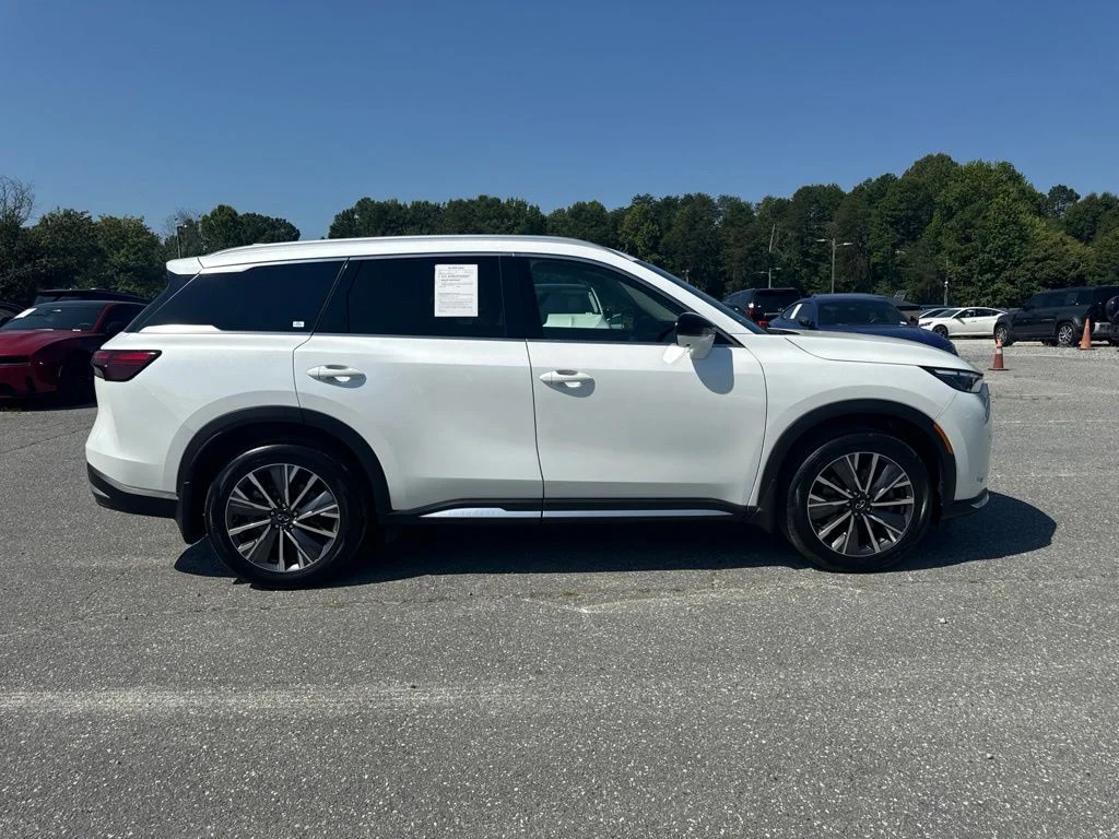 Used 2026 White INFINITI LUXE image 6