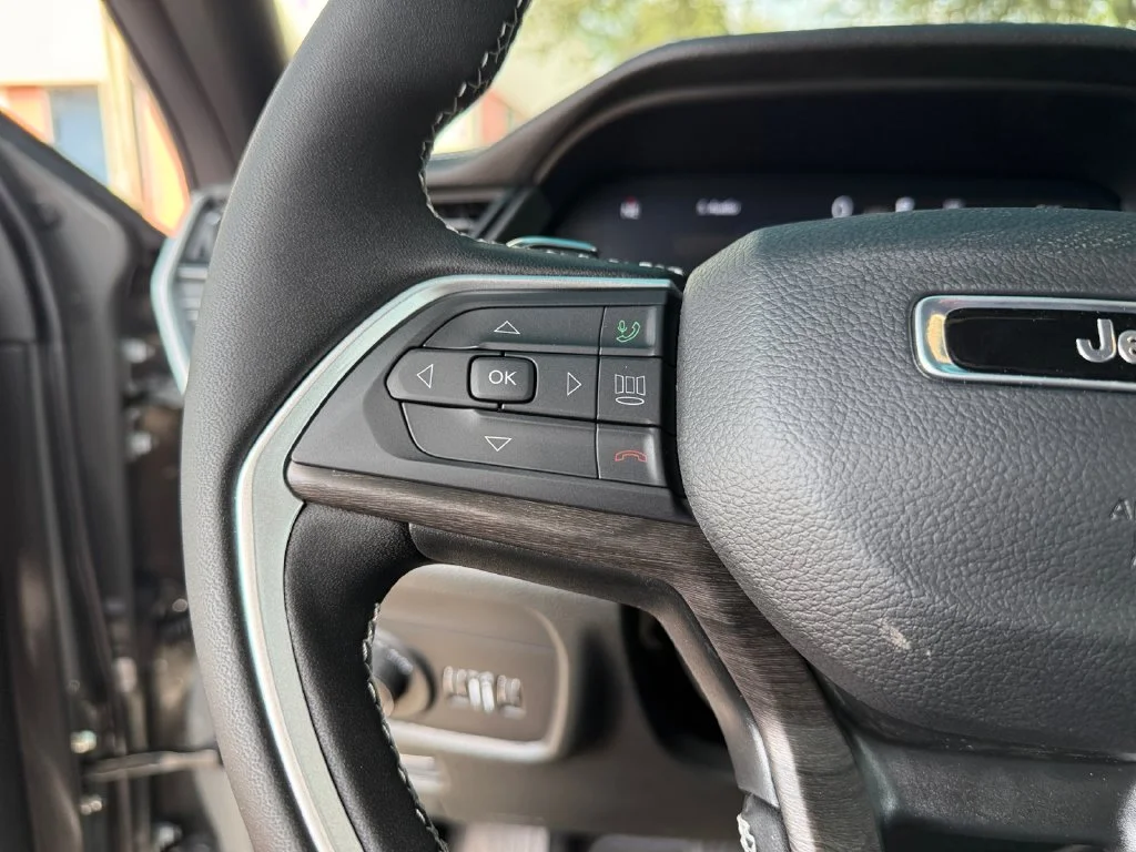 New 2027 Gray Jeep Laredo Altitude image 24
