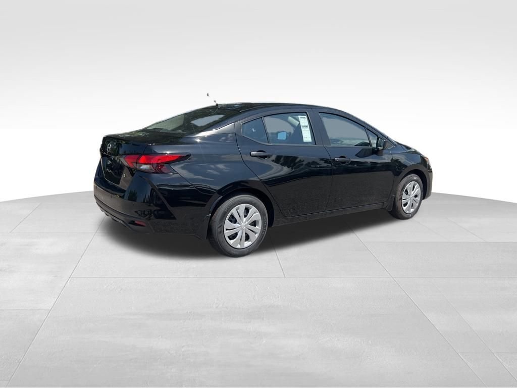 2025 Nissan Versa 1.6 S photo 2