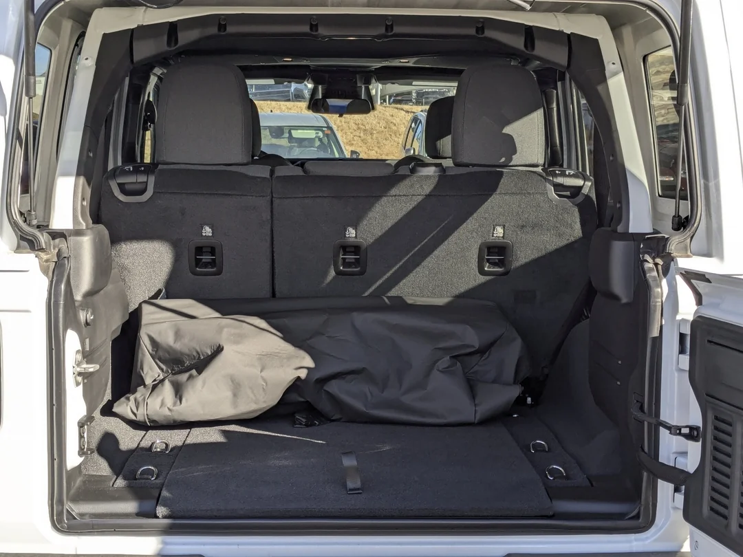 New 2026 White Jeep Sahara - - 4x4 - 12.3 inch display - Blind Spot Mon - Body Color 3 Piece HT - & More! image 25